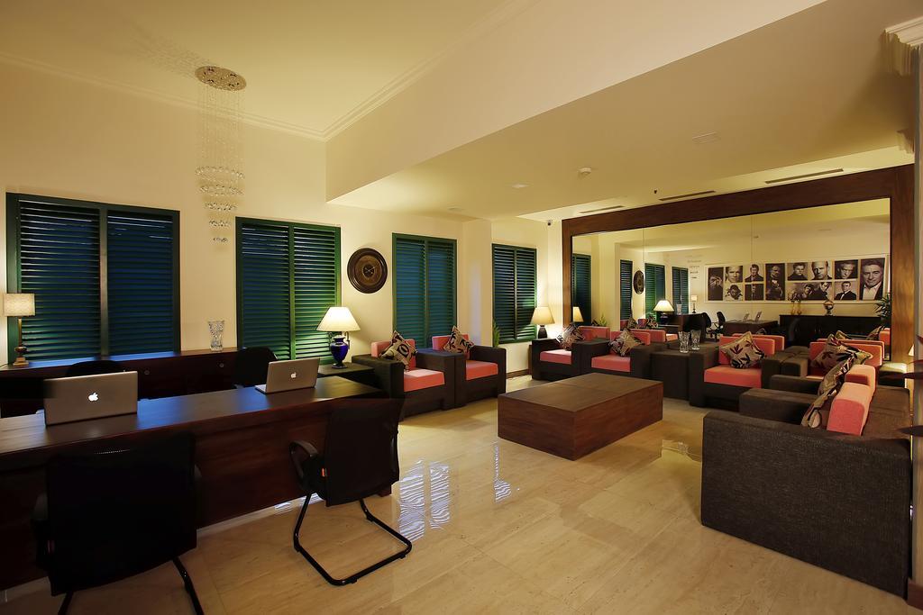 Mammamia Boutique Hotel Kochi Exterior photo